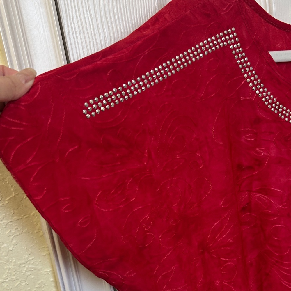 Chic Red Women's Blouse with Embellishments - Picture 4 of 5